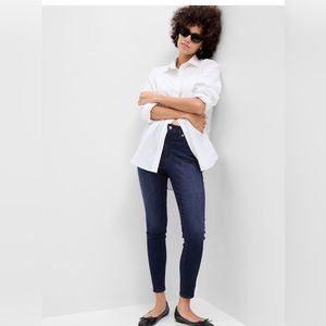 GAP Denim Universal Leggings size 10/30 Short